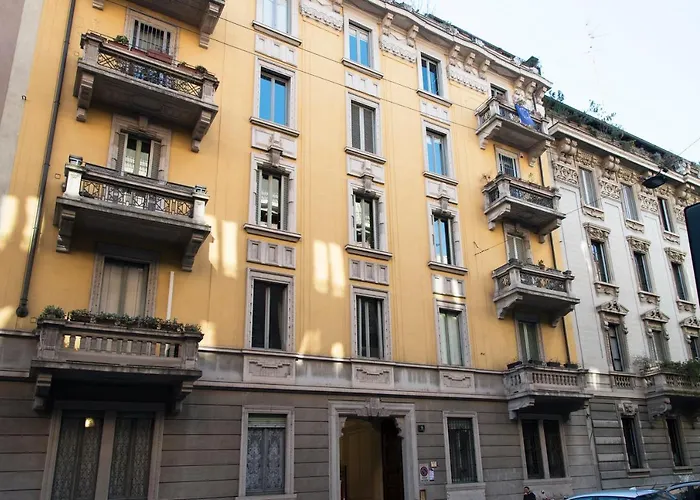 Sophisticated Apt Near Duomo