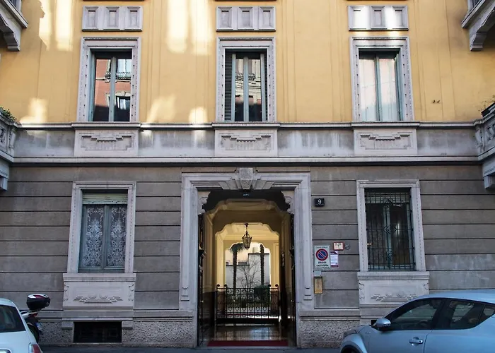 Sophisticated Apt Near Duomo