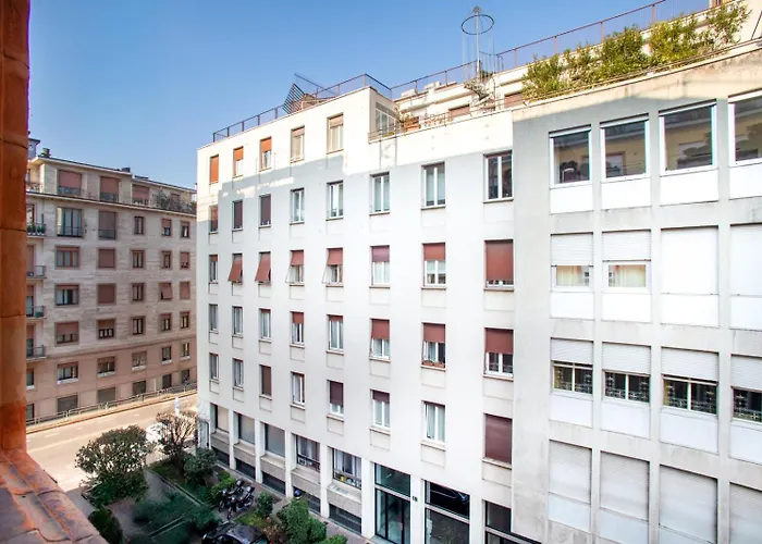 Cool And Big Central Apartment Duomo - White